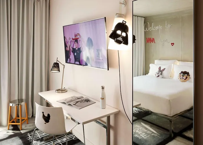 Medium King Room