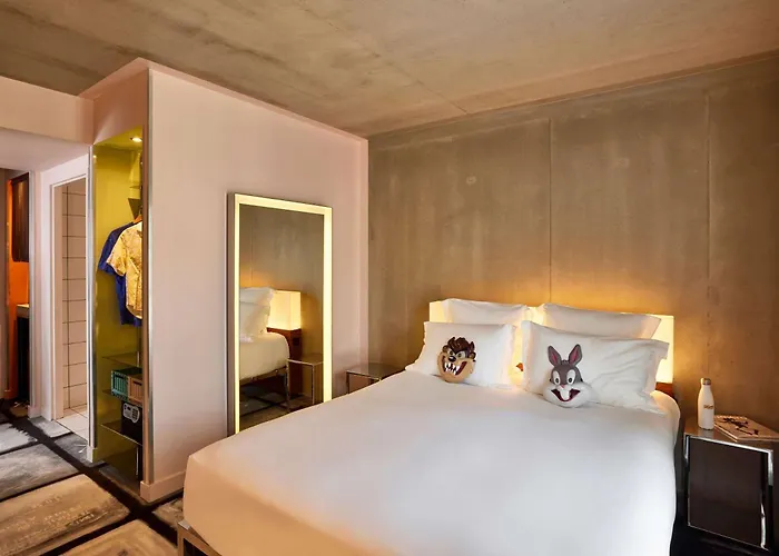 Medium King Room
